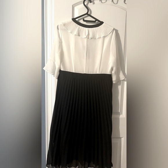 Two-tone Ruffled Midi Dress - Picture 3 of 4